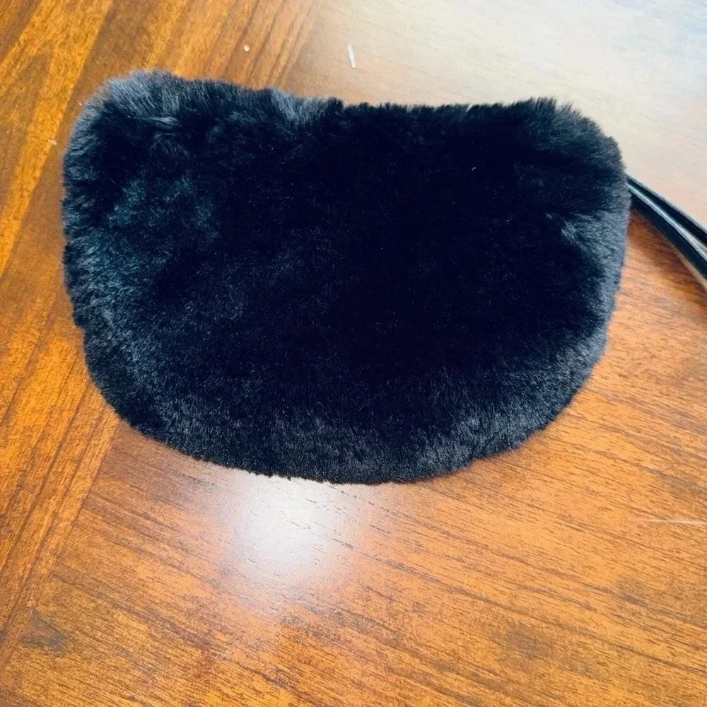 House of Harlow 1960 Black Plush Faux FurZip Wristlet Purse Bag Pinup NWT